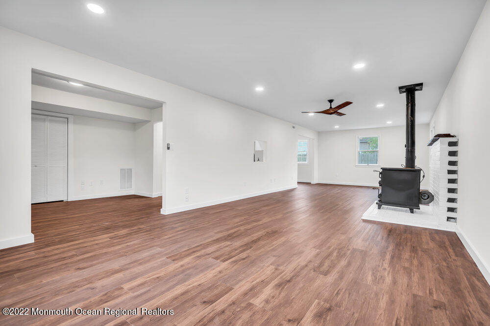 142 Revolutionary Road Little Egg Harbor, NJ 08087 - Photo 21 of 39 Family Room