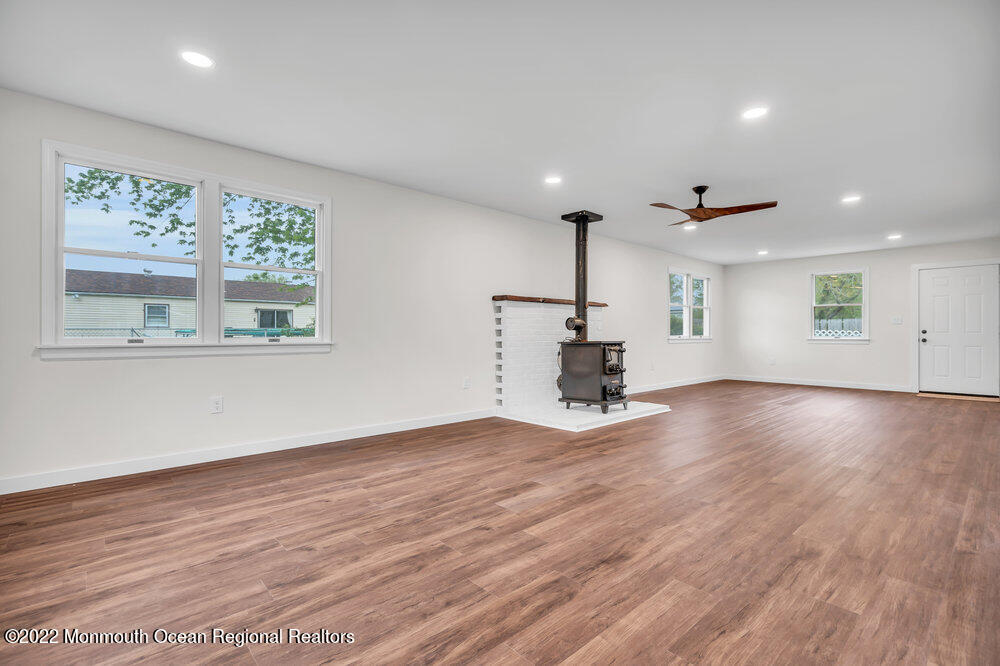142 Revolutionary Road Little Egg Harbor, NJ 08087 - Photo 23 of 39 Family Room