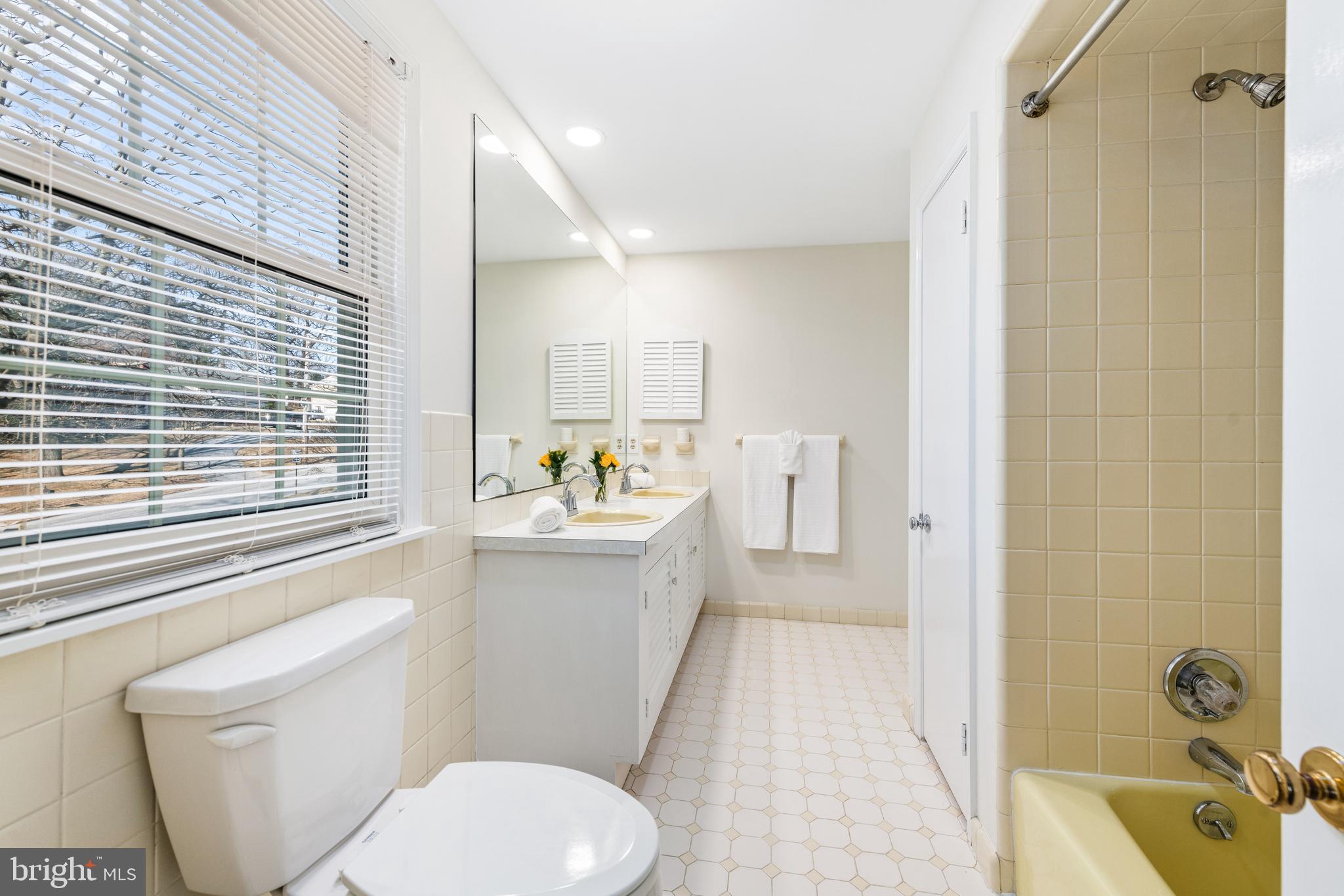 833 Malin Road Newtown Square, PA 19073 - Photo 15 of 25 Bath to Bedroom 2 and Hallway