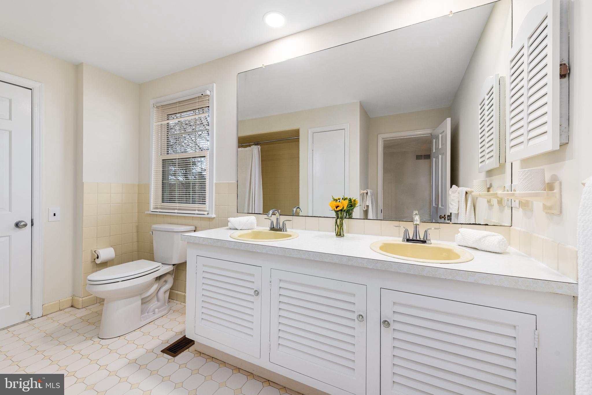 833 Malin Road Newtown Square, PA 19073 - Photo 16 of 25 Hall Bath