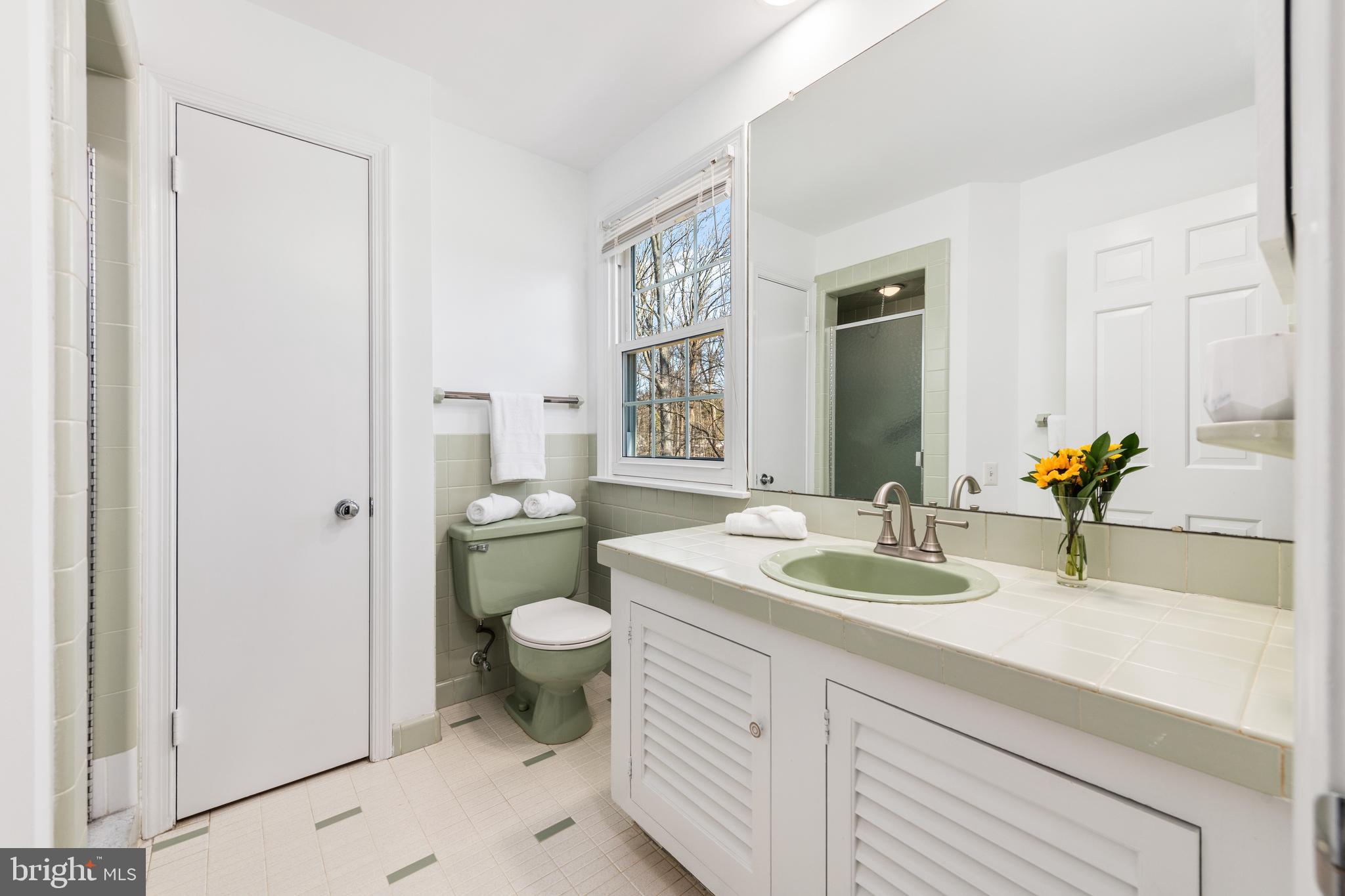 833 Malin Road Newtown Square, PA 19073 - Photo 21 of 25 Primary Bath
