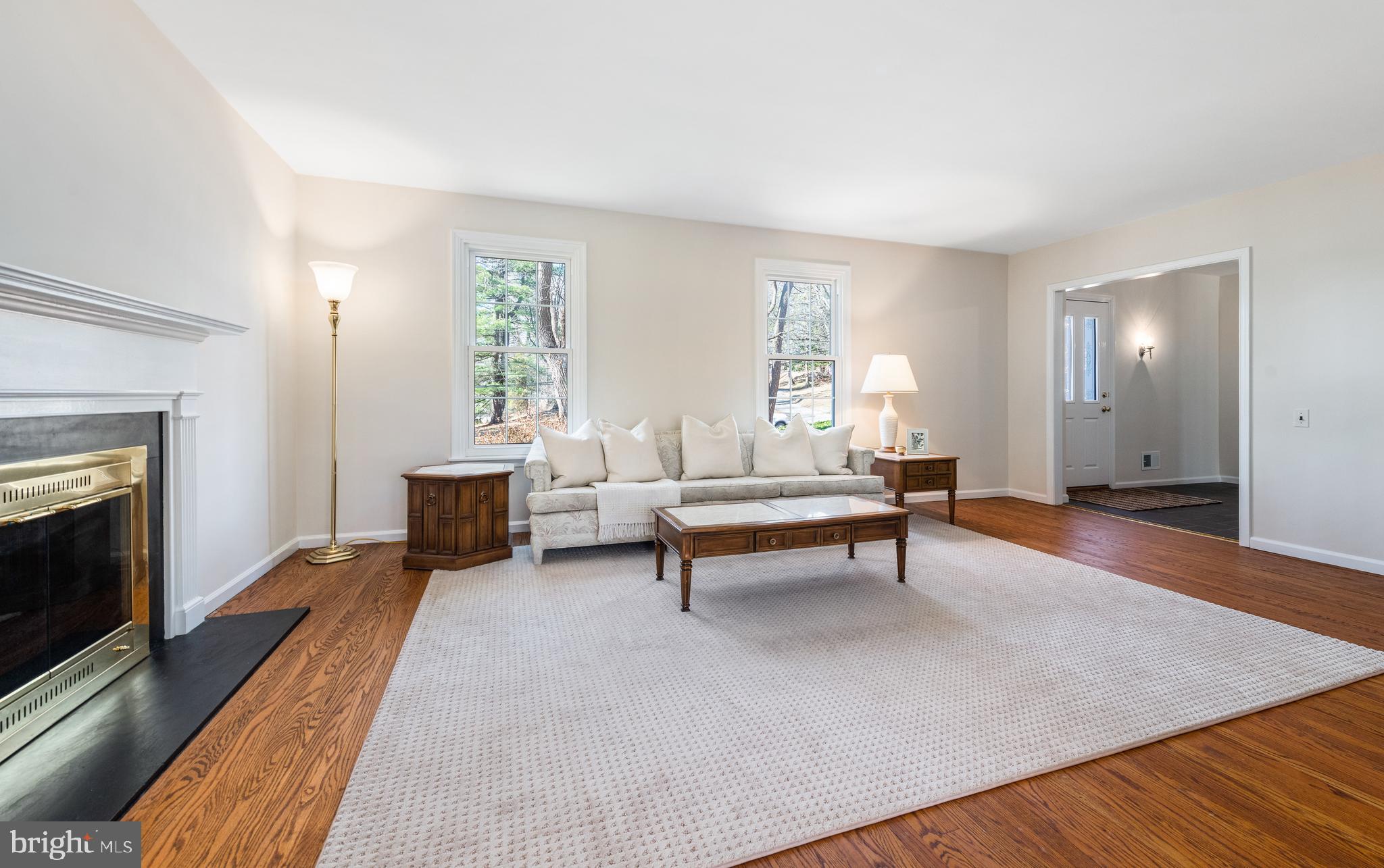833 Malin Road Newtown Square, PA 19073 - Photo 4 of 25 Large Living Room