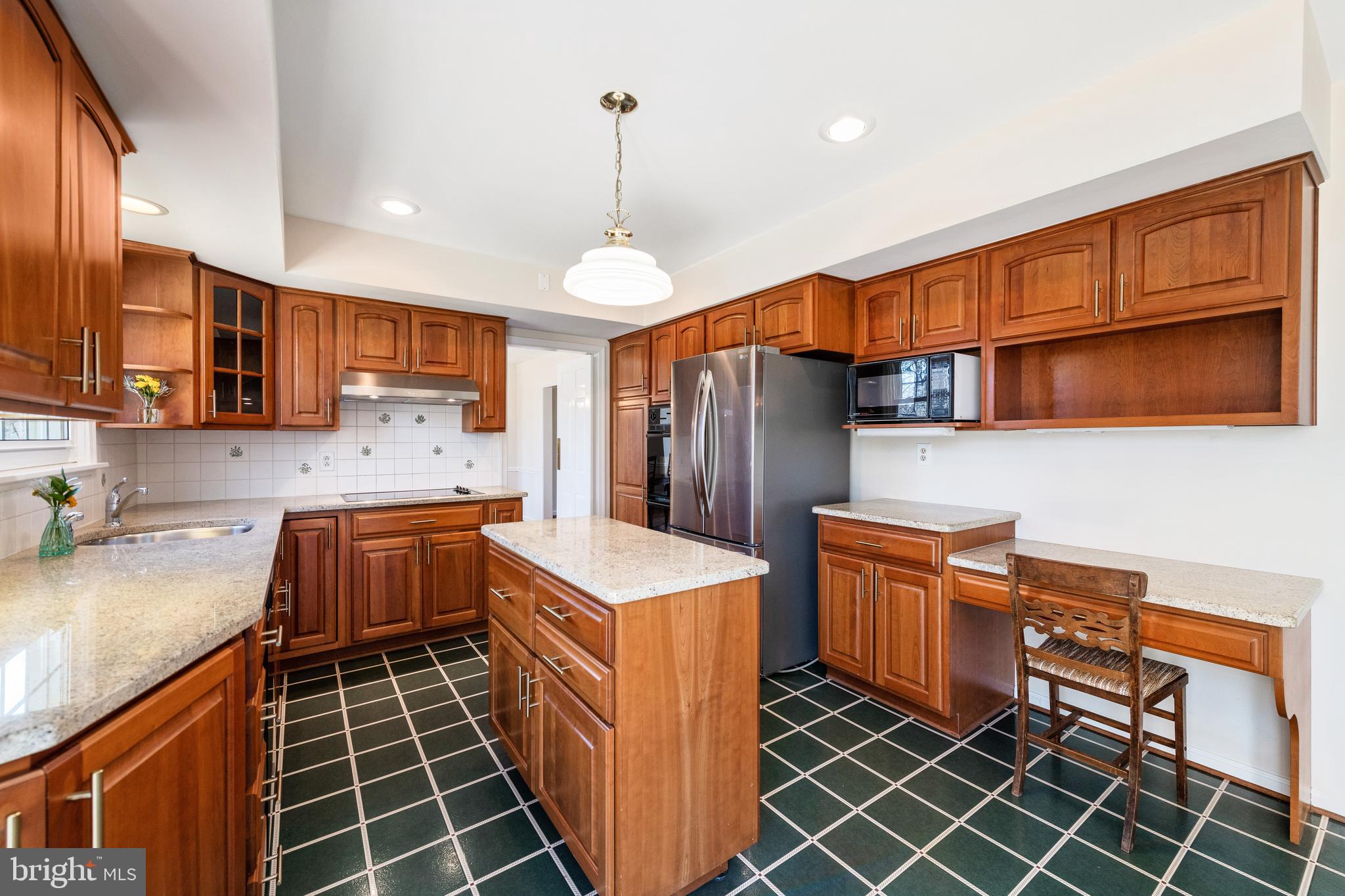 833 Malin Road Newtown Square, PA 19073 - Photo 7 of 25 Kitchen w/Island