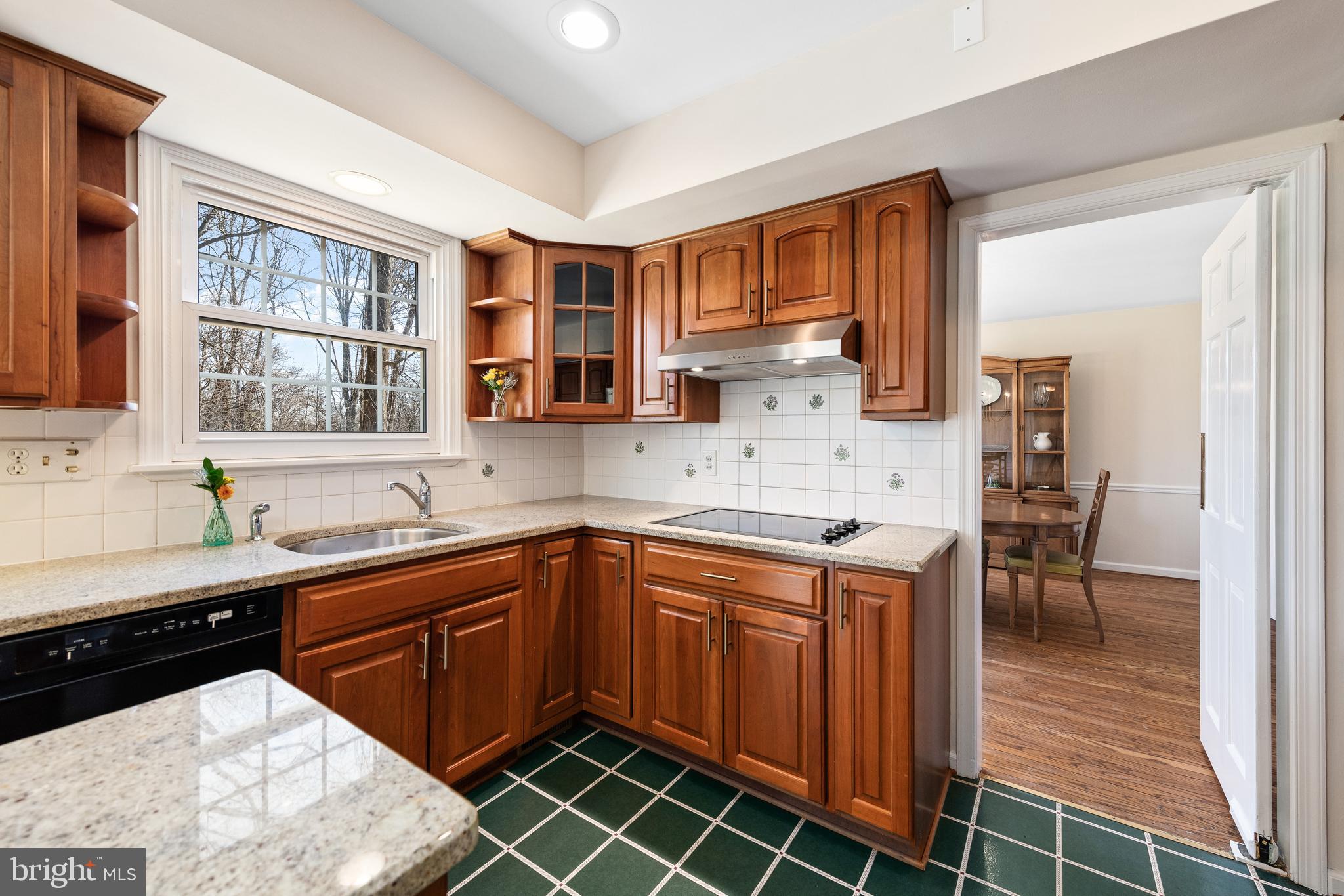 833 Malin Road Newtown Square, PA 19073 - Photo 8 of 25 Kitchen w/Granite Countertops