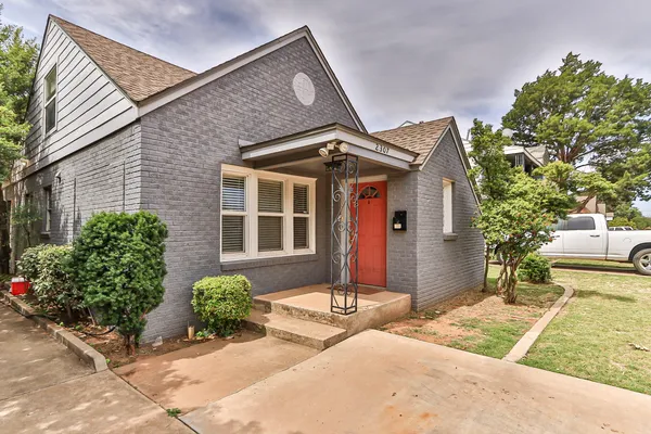 $1,000 | 2307 14th Street, Unit A, Lubbock, TX 79401