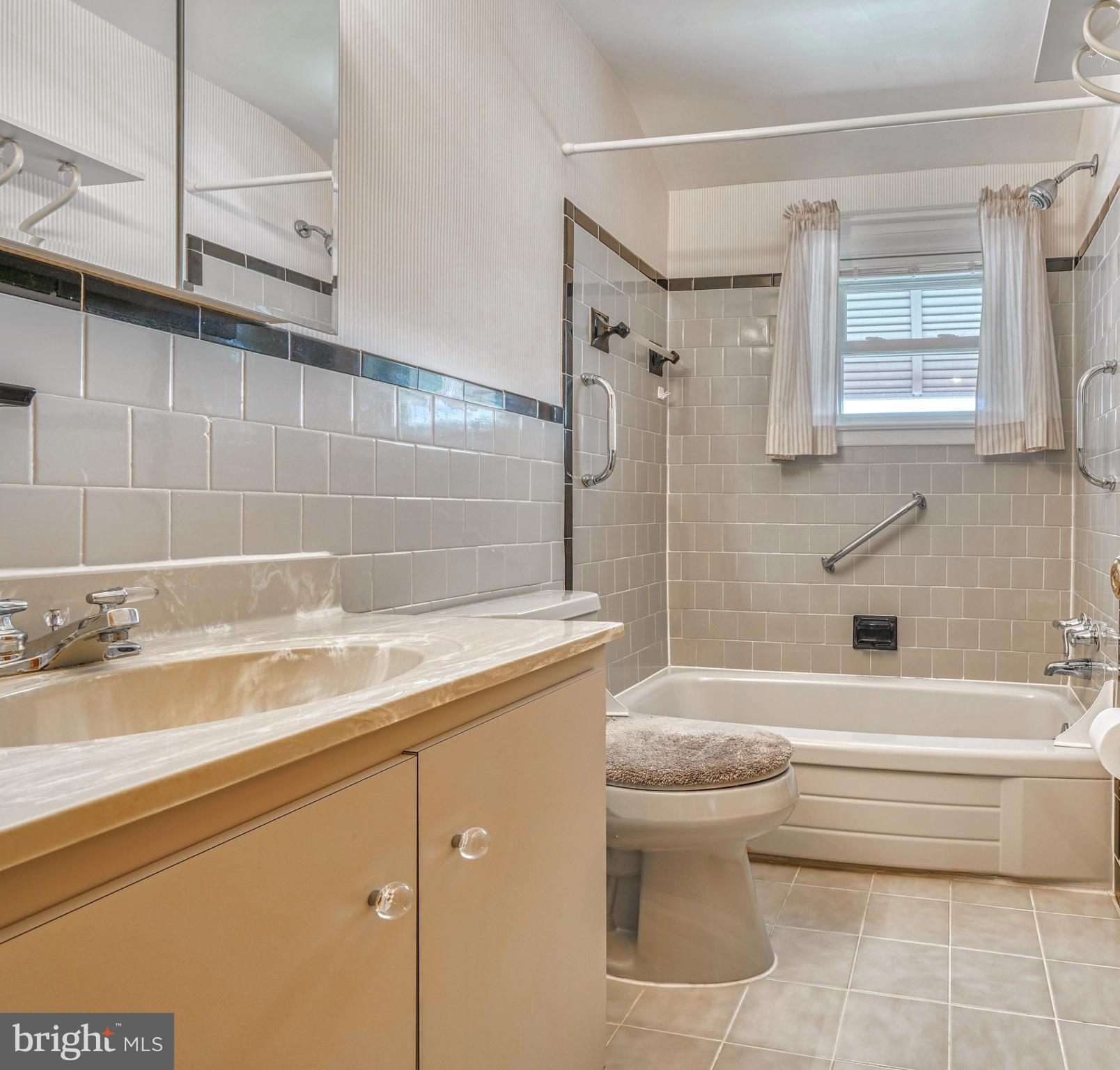 8502 Kings Ridge Road Parkville, MD 21234 - Photo 12 of 26 Full tile bath-vanity sink