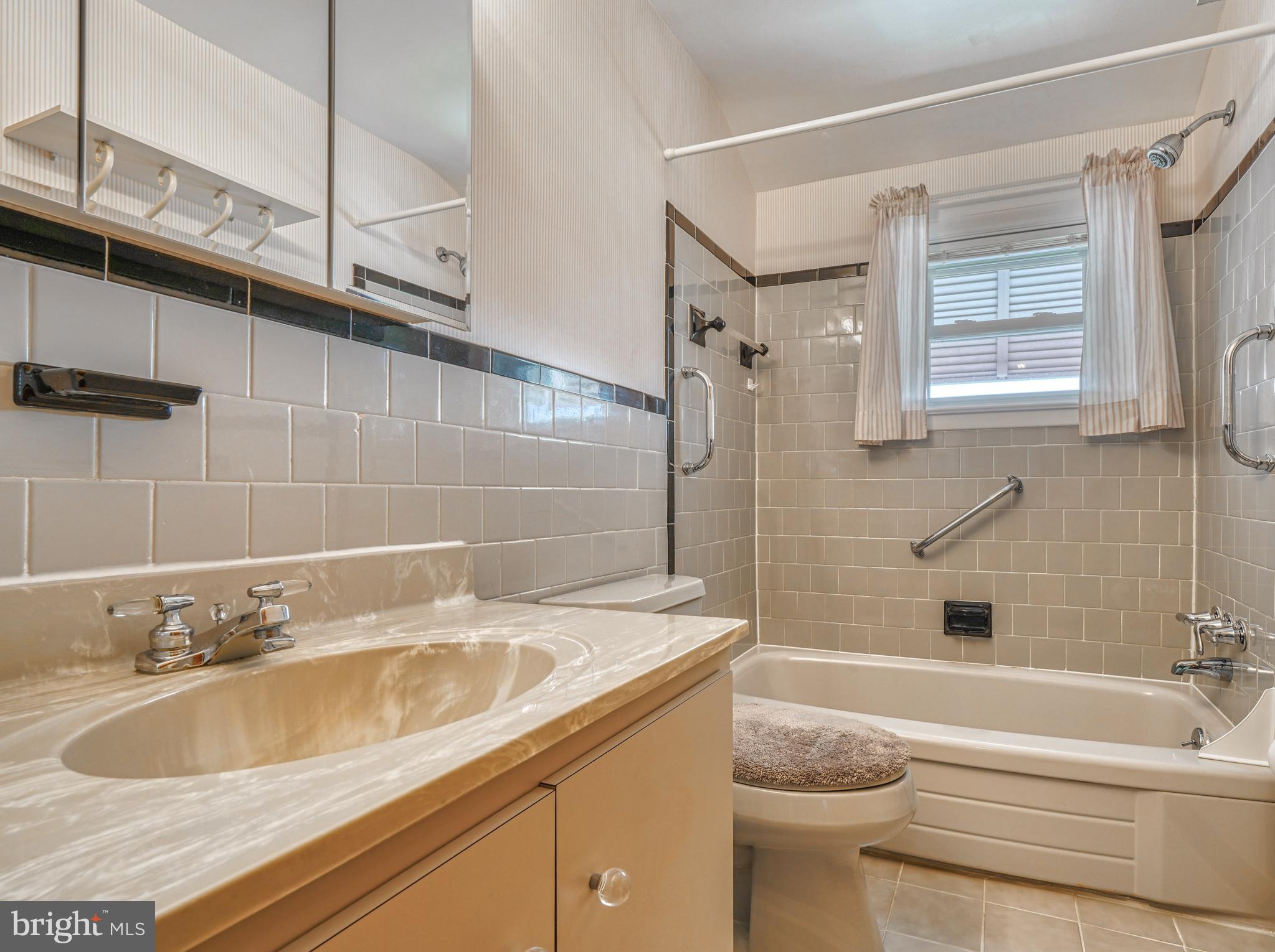 8502 Kings Ridge Road Parkville, MD 21234 - Photo 13 of 26 Bathtub/Shower