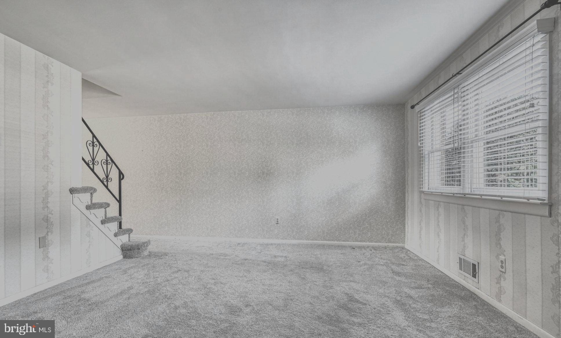 8502 Kings Ridge Road Parkville, MD 21234 - Photo 3 of 26 Bright spacious LR