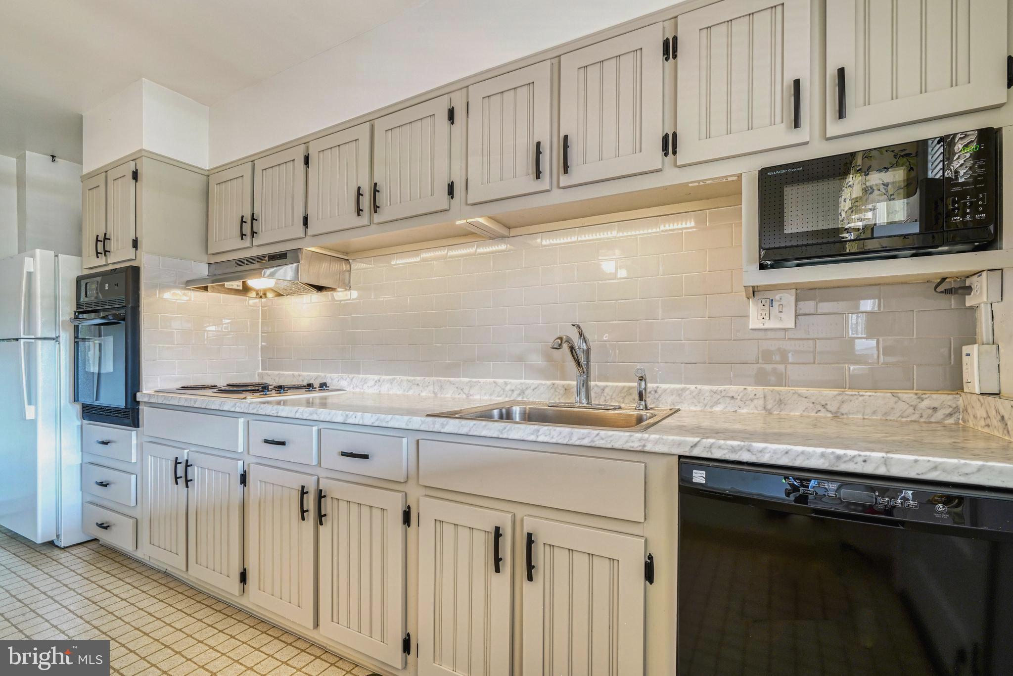 8502 Kings Ridge Road Parkville, MD 21234 - Photo 7 of 26 Updated kitchen