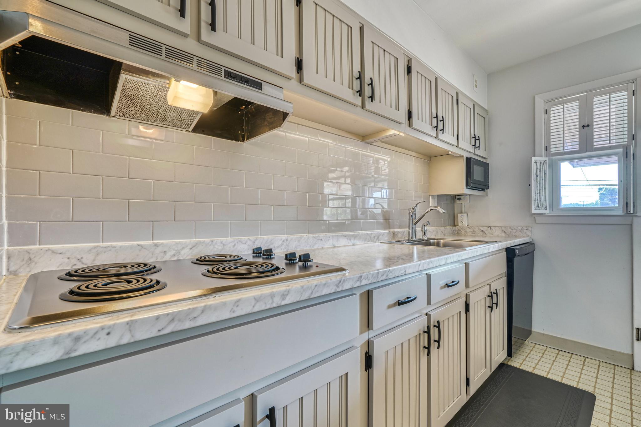 8502 Kings Ridge Road Parkville, MD 21234 - Photo 8 of 26 Under cabinet lighting