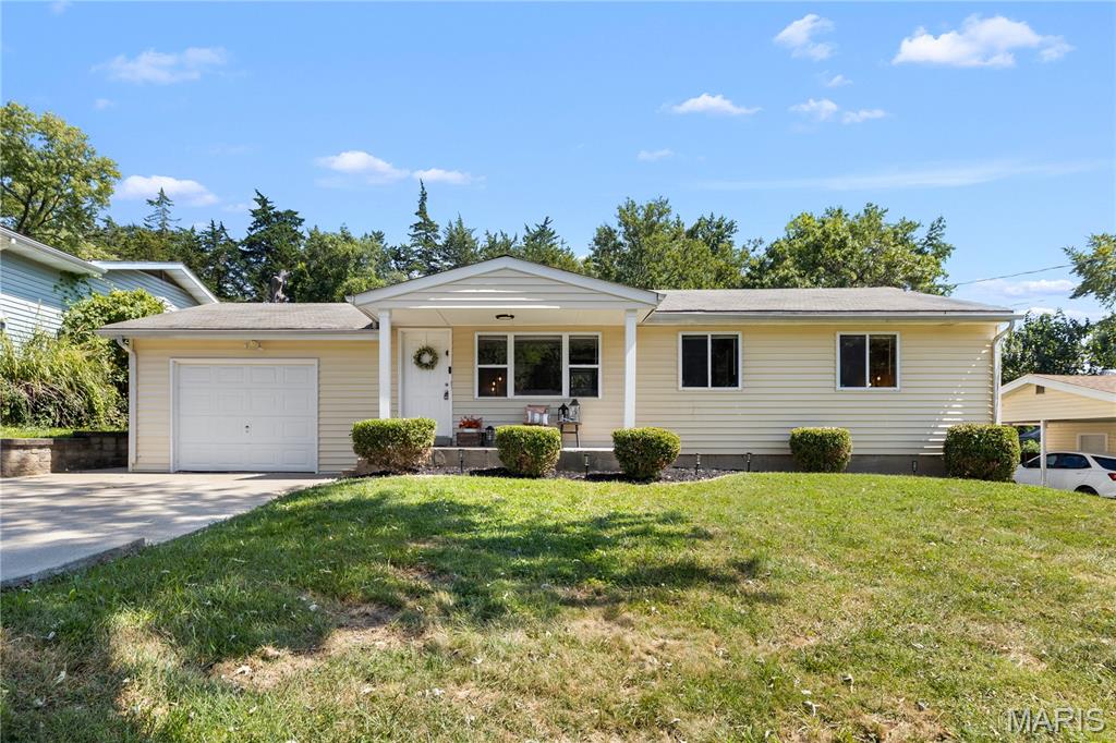 10 Valley Road St. Charles, MO 63303 - Photo 1 of 14 Gallery Image 1