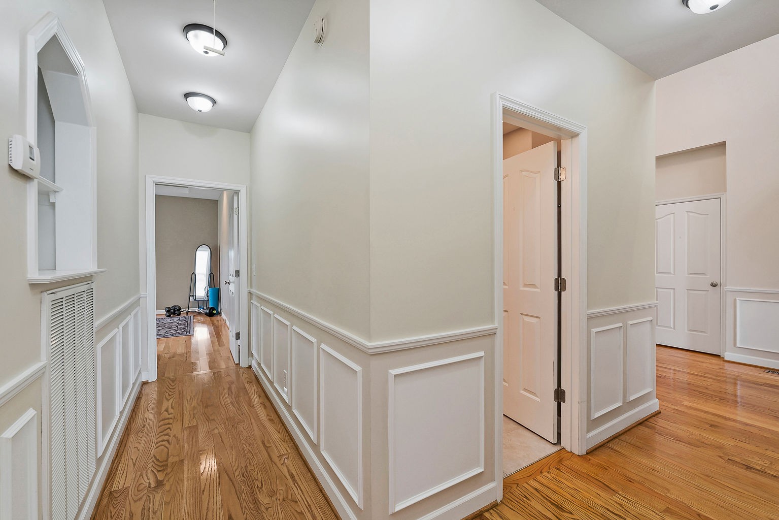 164 Simons Boulevard Morrison, TN 37357 - Photo 14 of 16 a view of a hallway with wooden floor and closet
