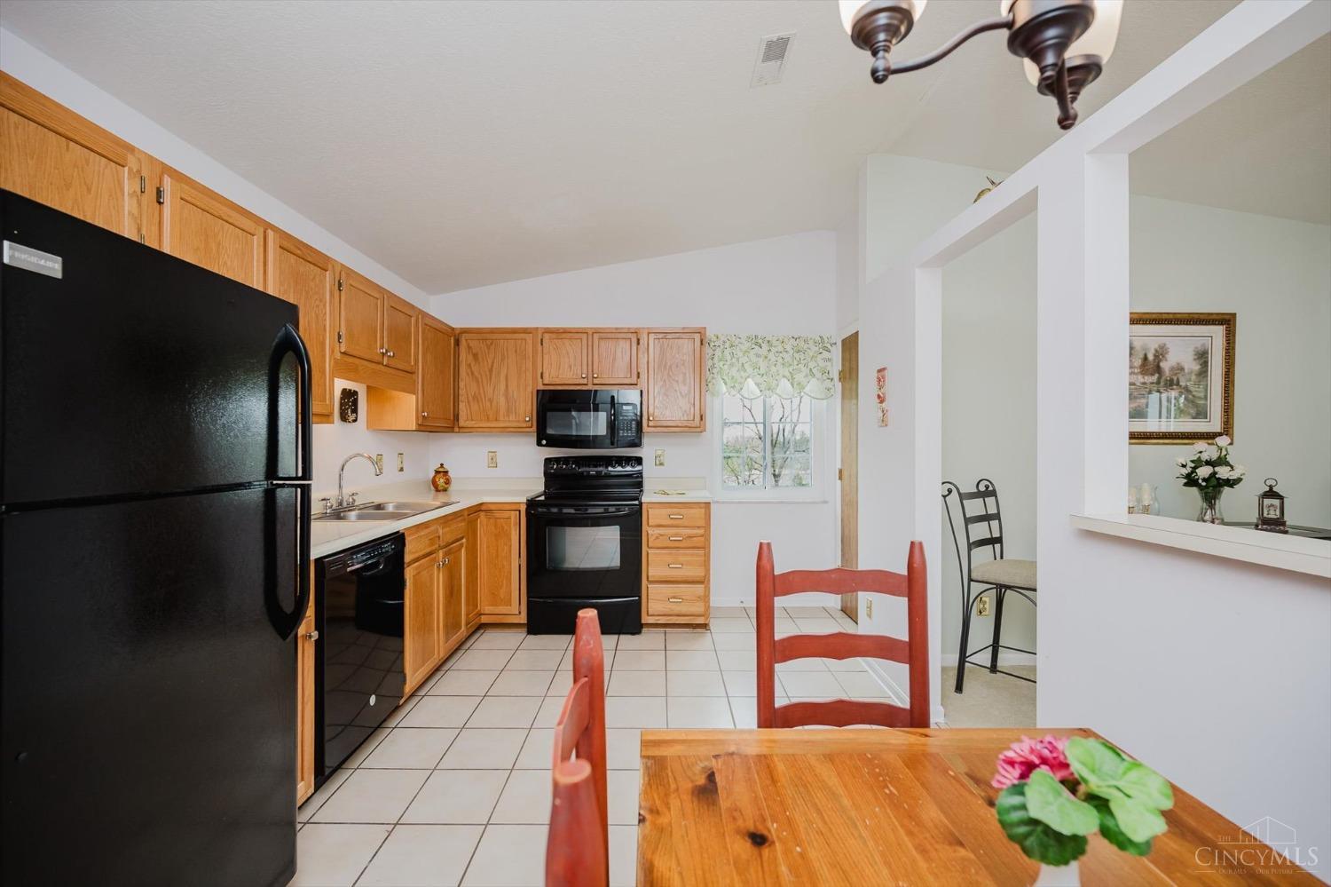 7913 Cheviot Road, Unit 27 Cincinnati, OH 45247 - Photo 8 of 44