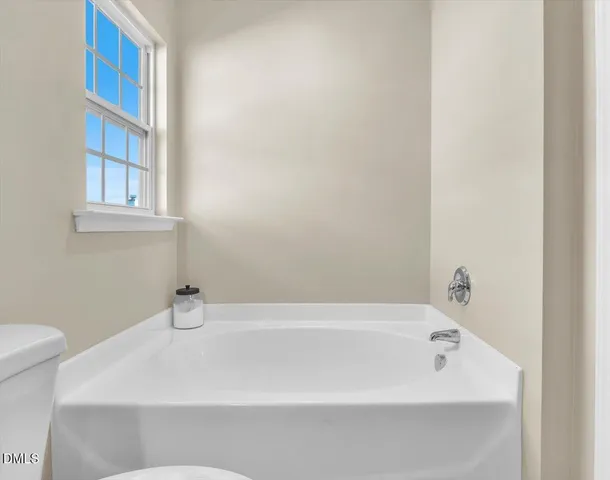 a view of livingroom with furniture