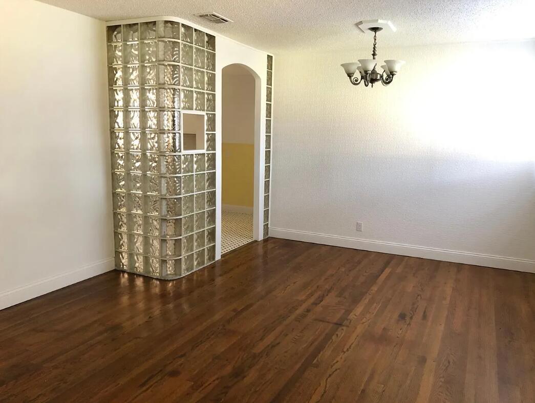 3113 36th Street Lubbock, TX 79413 - Photo 3 of 11 2