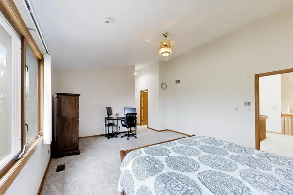 $469,990 | 943 West Essex Place, Arlington Heights, IL 60004