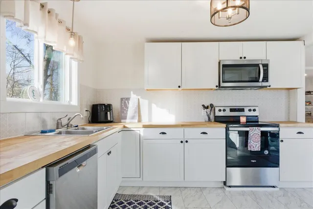 $277,000 | 394 Highland Avenue, Gardiner, ME 04345