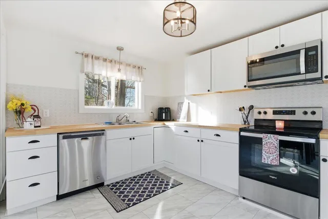 $277,000 | 394 Highland Avenue, Gardiner, ME 04345