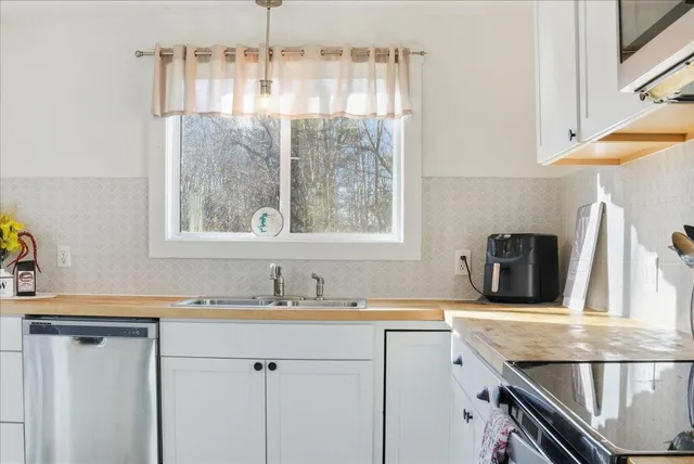 $277,000 | 394 Highland Avenue, Gardiner, ME 04345