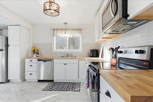 $277,000 | 394 Highland Avenue, Gardiner, ME 04345