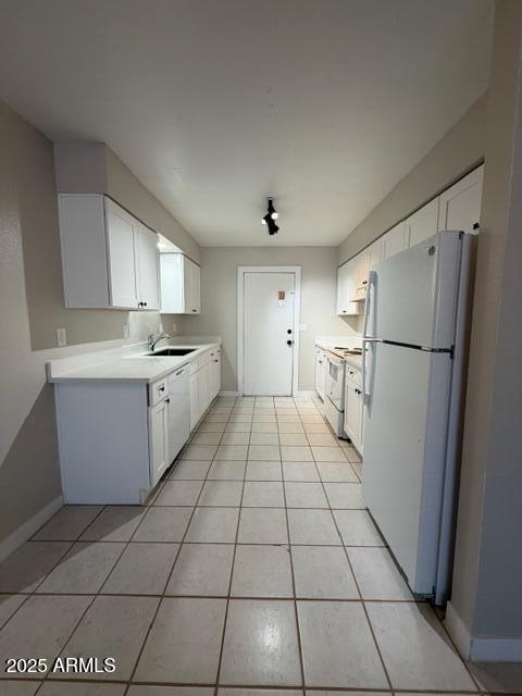 514 South Bellview, Unit 1 Mesa, AZ 85204 - Photo 5 of 21 a kitchen with a cabinets and steel appliances