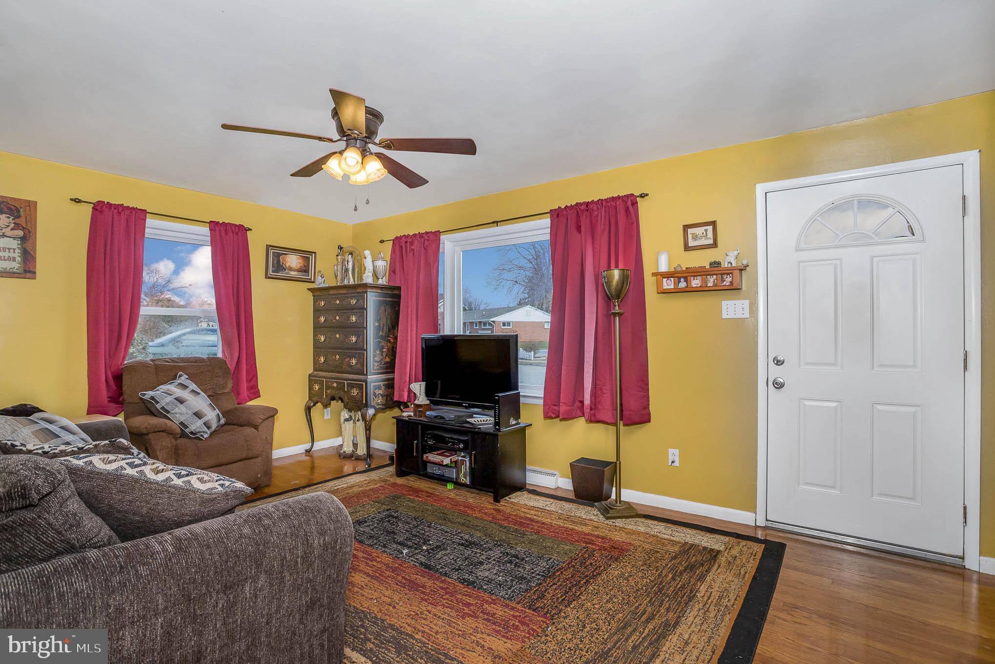 737 Gunnison Road York, PA 17404 - Photo 2 of 23