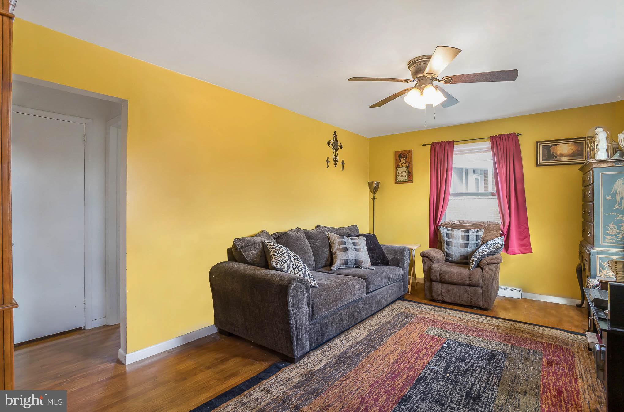 737 Gunnison Road York, PA 17404 - Photo 3 of 23