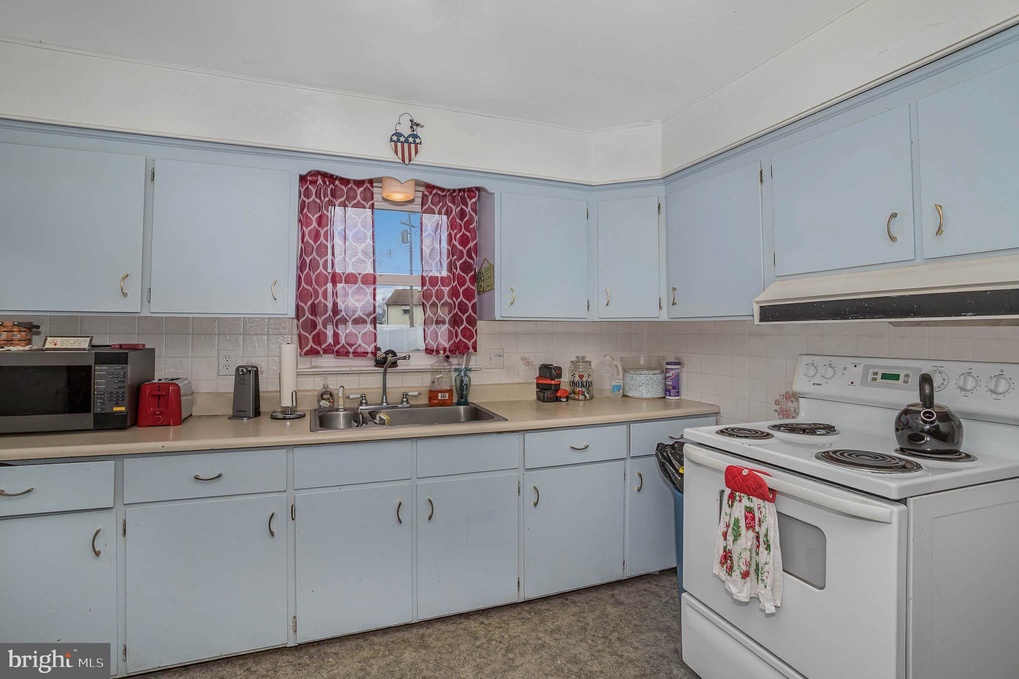 737 Gunnison Road York, PA 17404 - Photo 8 of 23