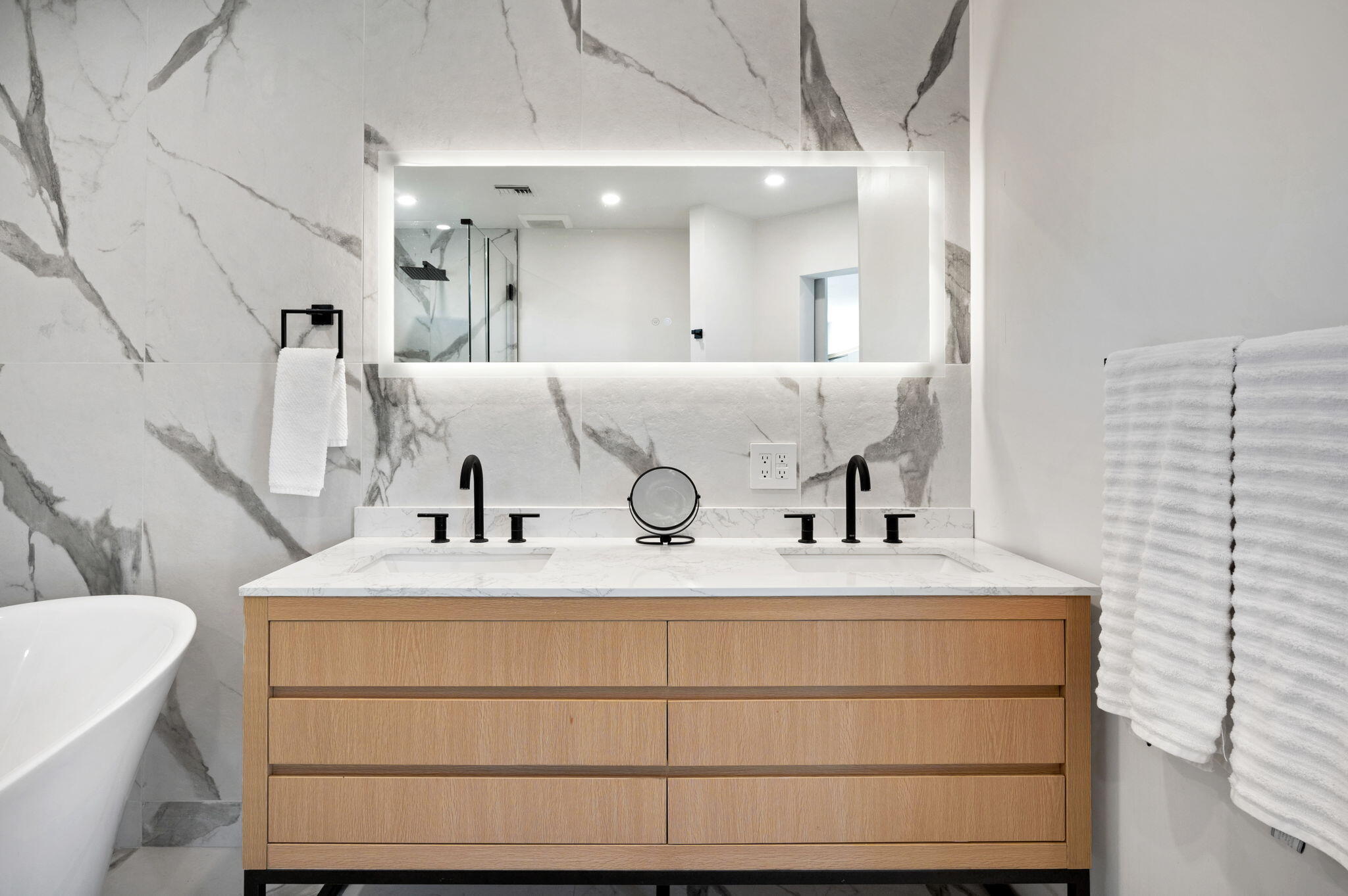 2380 North Leonard Road Palm Springs, CA 92262 - Photo 38 of 54 a bathroom with a sink and a mirror