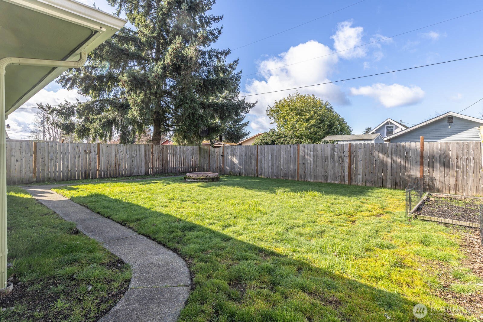 6028 South Prospect Street Tacoma, WA 98409 - Photo 30 of 32 a swimming pool with wooden fence