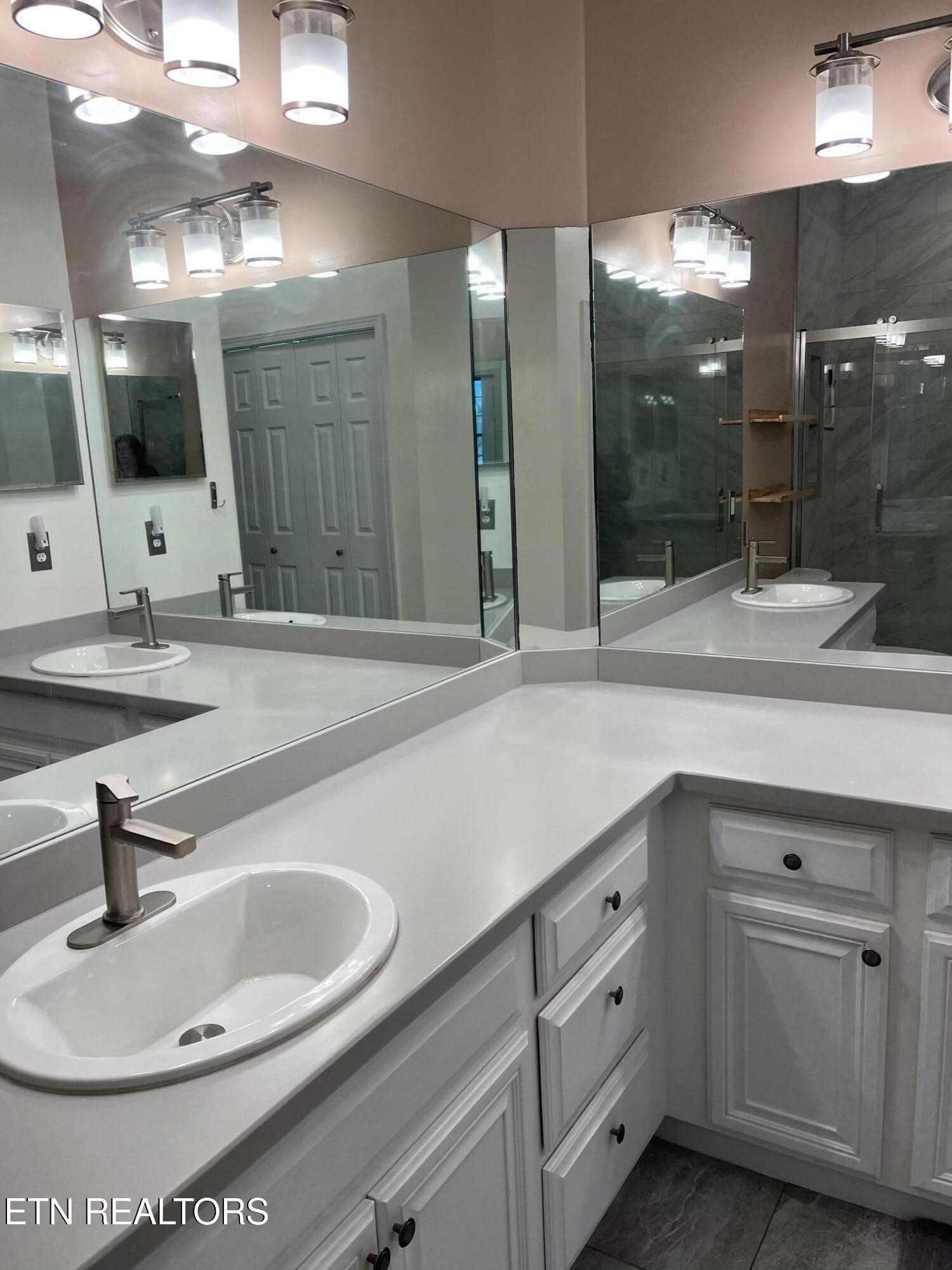 565 Rarity Bay Parkway, Unit 103A Vonore, TN 37885 - Photo 6 of 17 IMG_3029