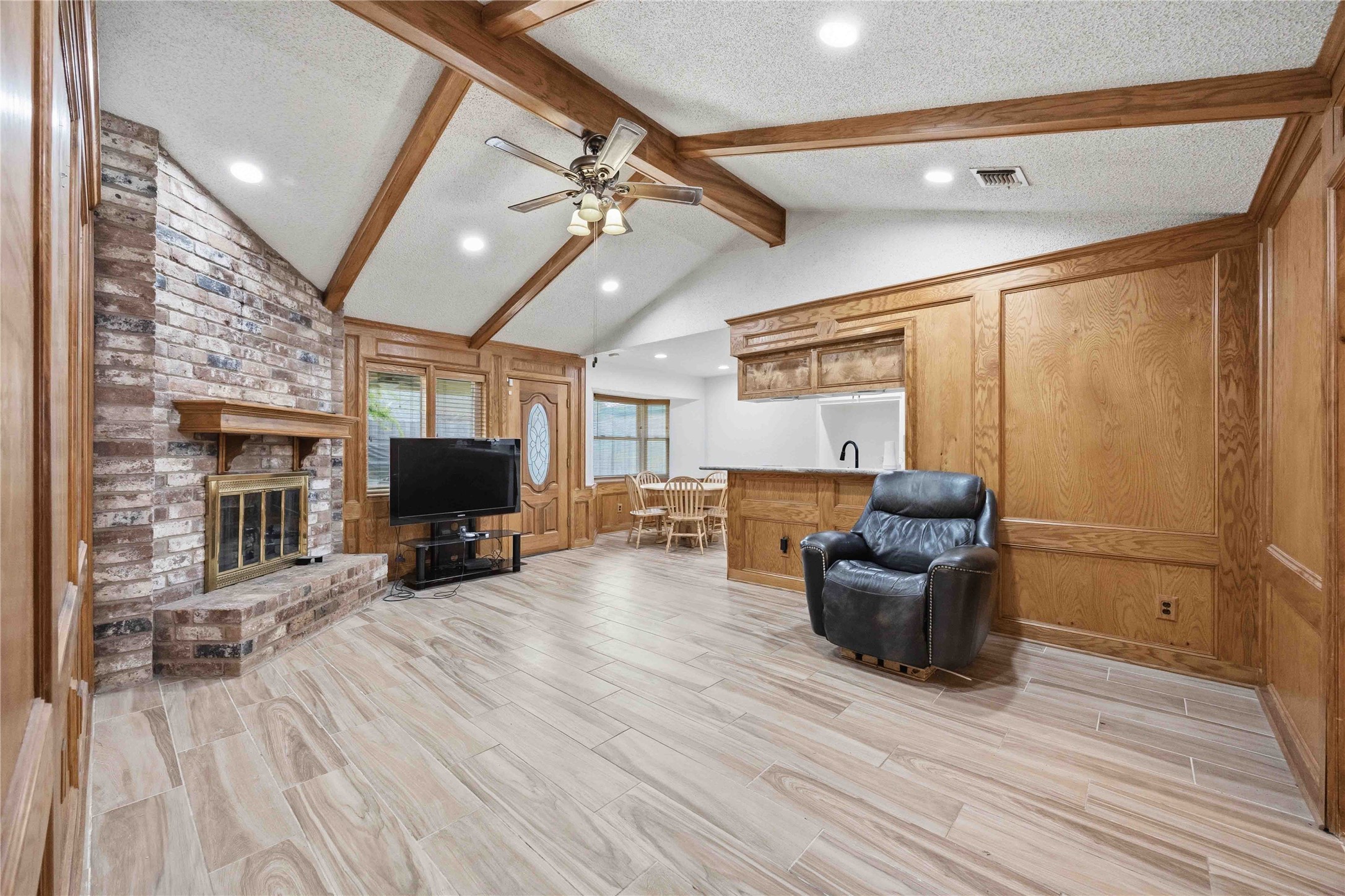 154 Evanston Street Houston, TX 77015 - Photo 4 of 20