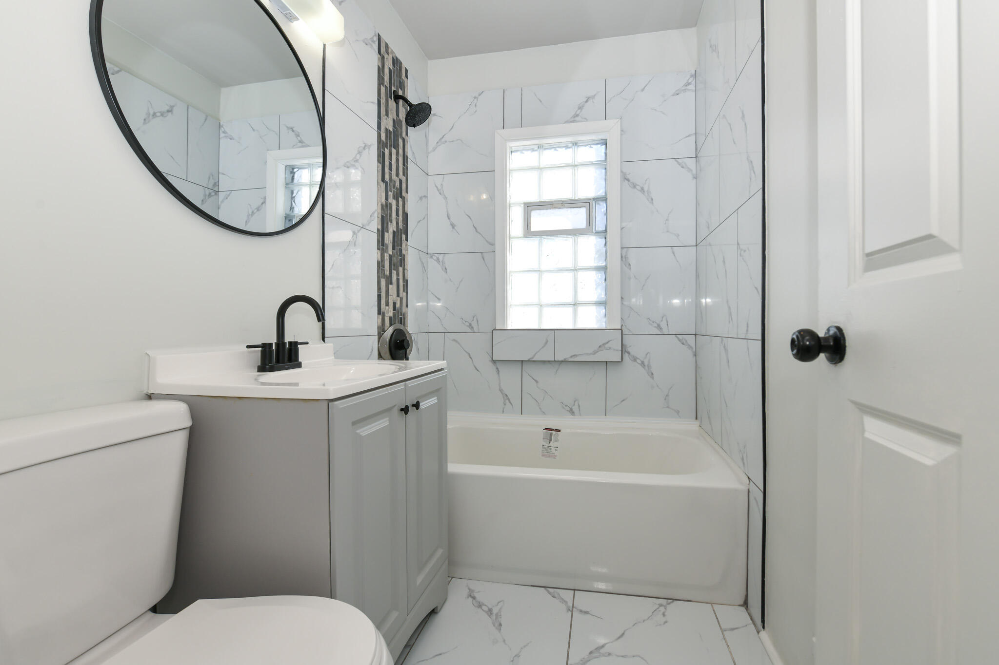 5327 West Wright Street Milwaukee, WI 53210 - Photo 14 of 36 Bathroom