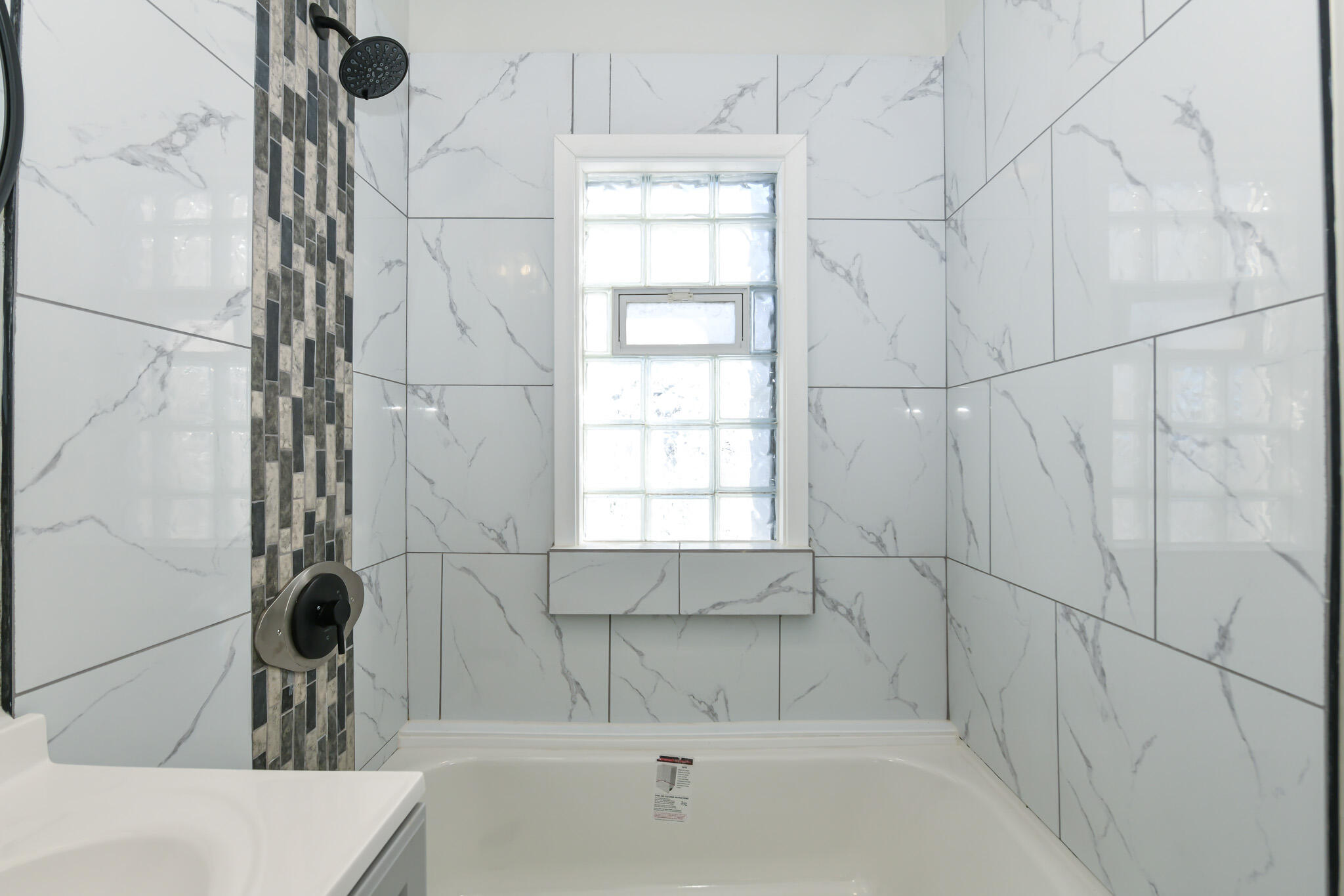 5327 West Wright Street Milwaukee, WI 53210 - Photo 16 of 36 Bathroom