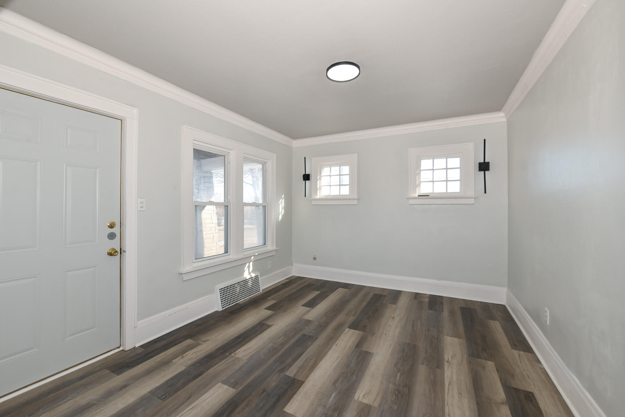 5327 West Wright Street Milwaukee, WI 53210 - Photo 2 of 36 Living Room