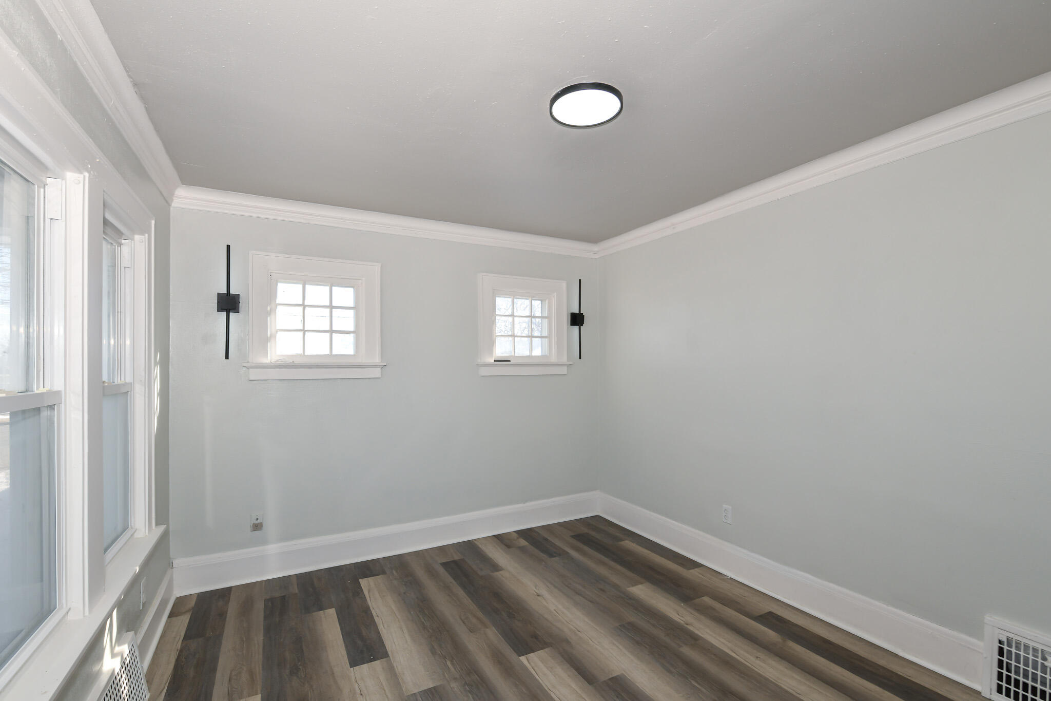 5327 West Wright Street Milwaukee, WI 53210 - Photo 3 of 36 Living Room