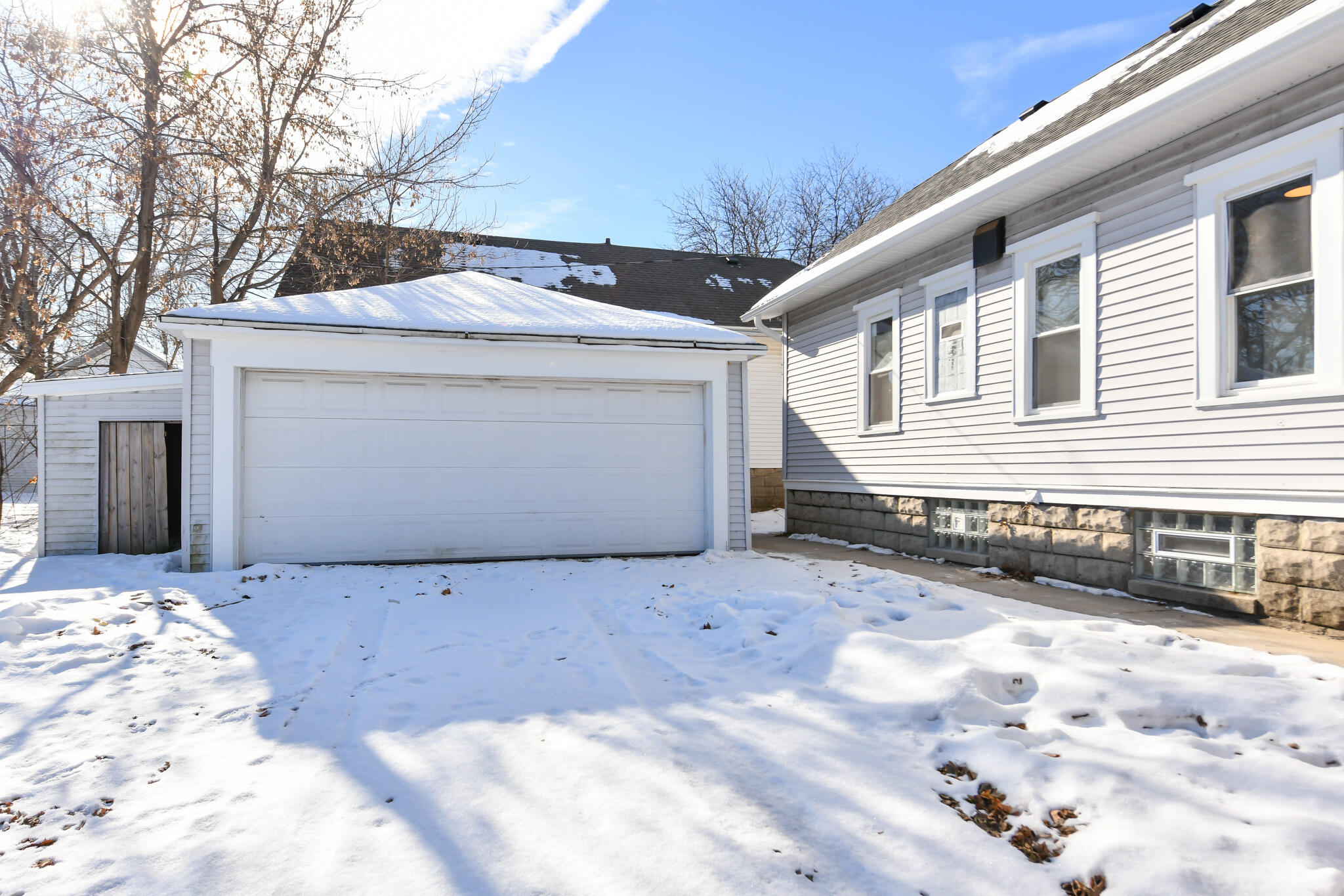 5327 West Wright Street Milwaukee, WI 53210 - Photo 34 of 36 2 Car Garage