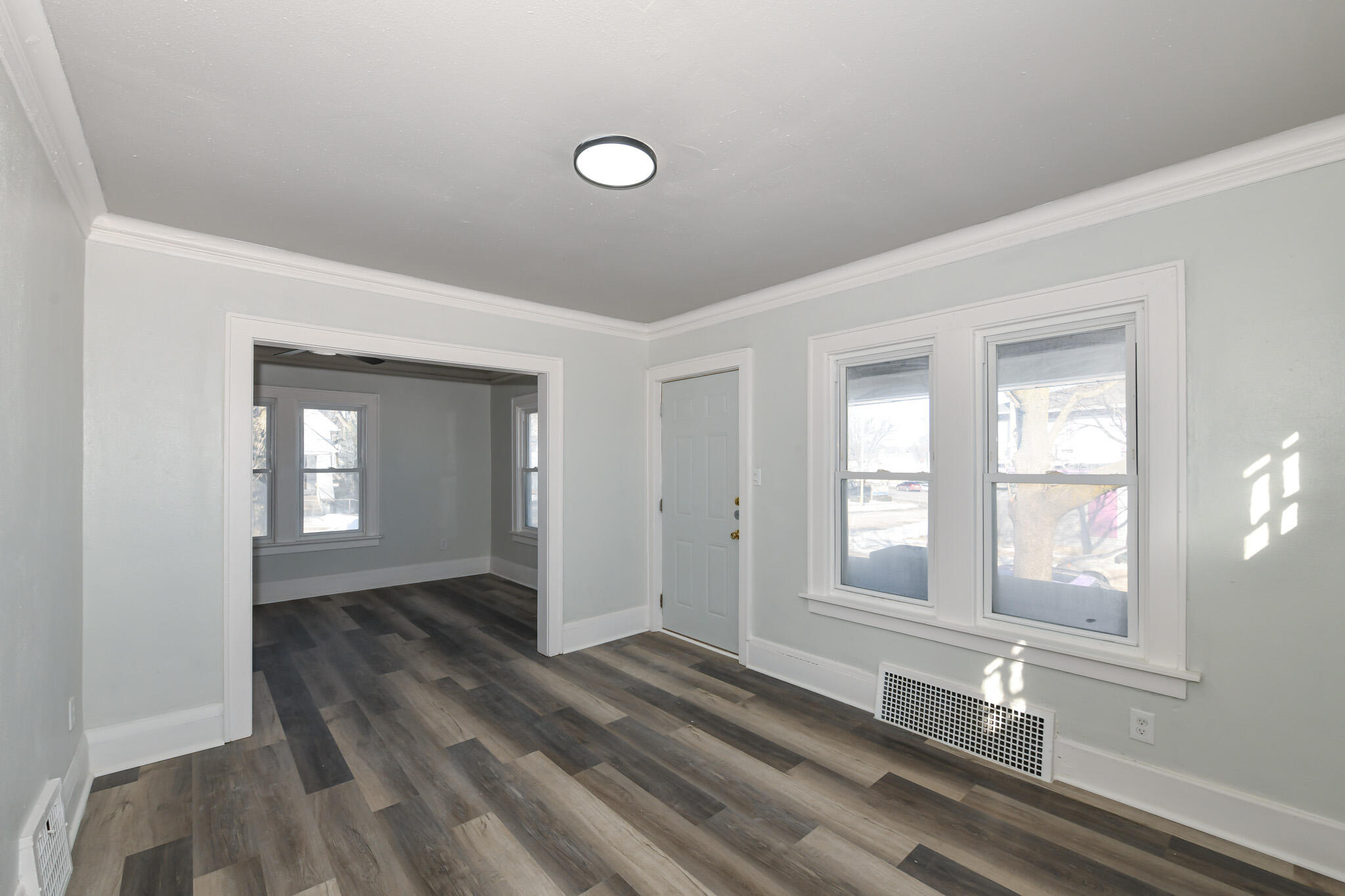 5327 West Wright Street Milwaukee, WI 53210 - Photo 4 of 36 Living Room