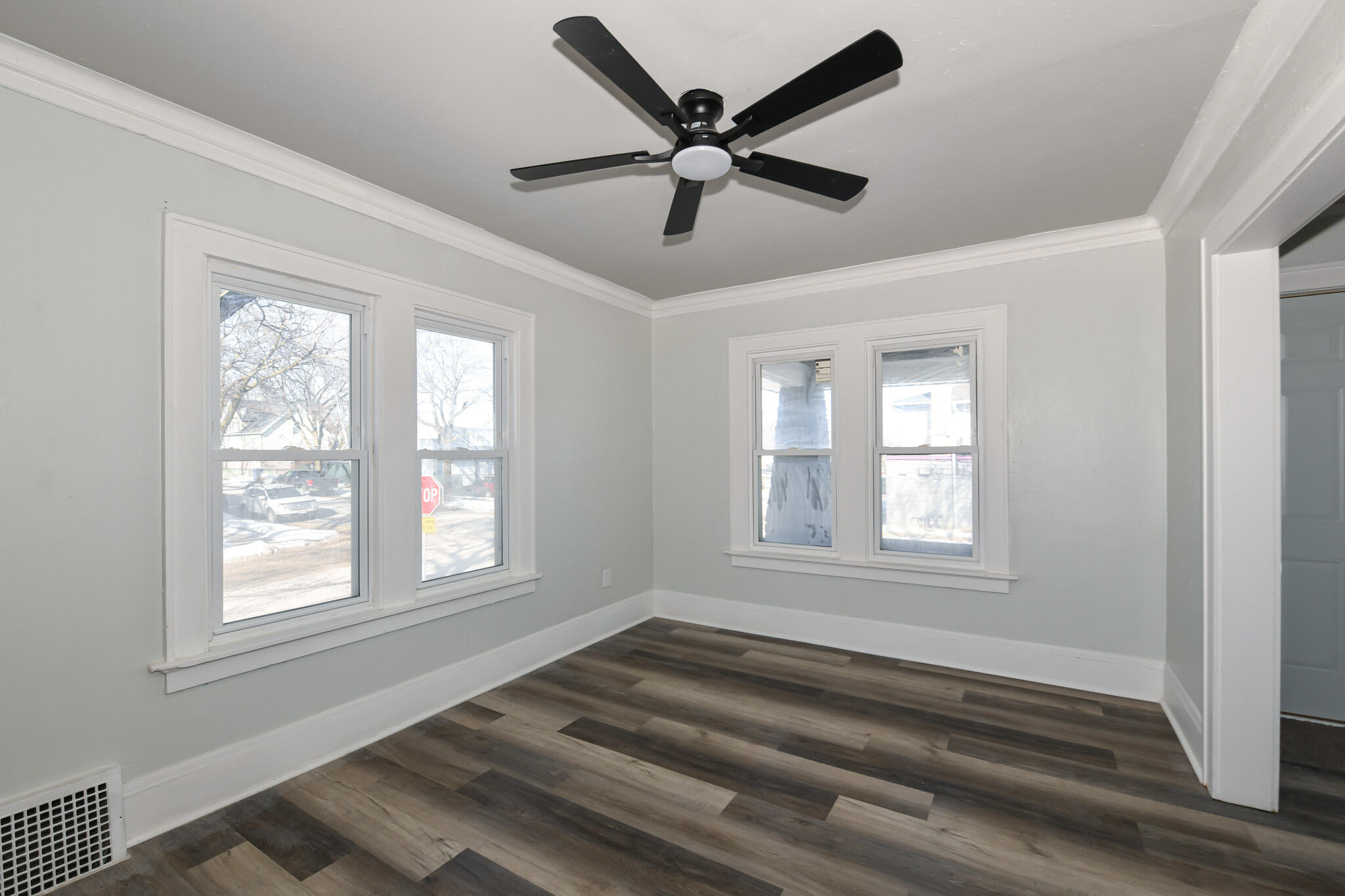 5327 West Wright Street Milwaukee, WI 53210 - Photo 6 of 36 Dining Room