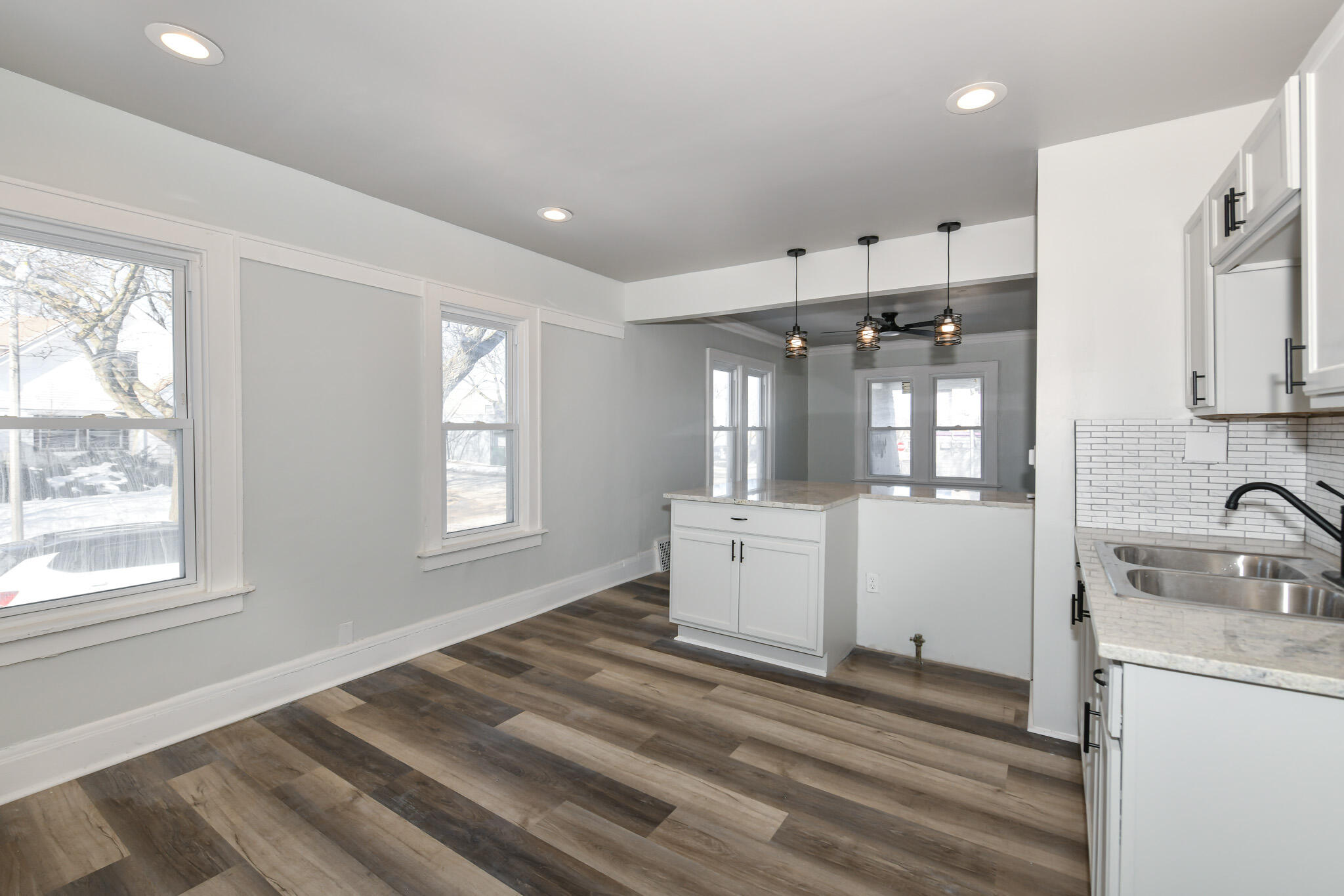 5327 West Wright Street Milwaukee, WI 53210 - Photo 9 of 36 Kitchen