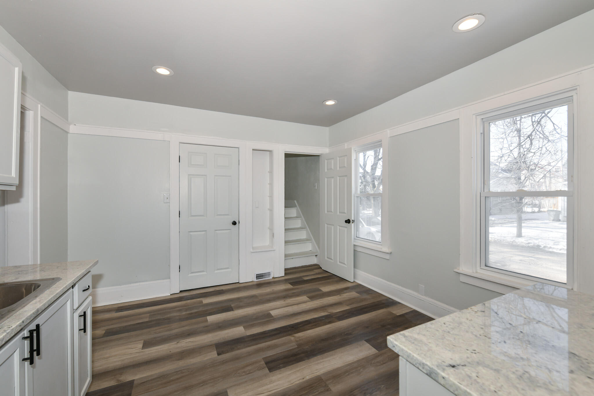 5327 West Wright Street Milwaukee, WI 53210 - Photo 10 of 36 Kitchen