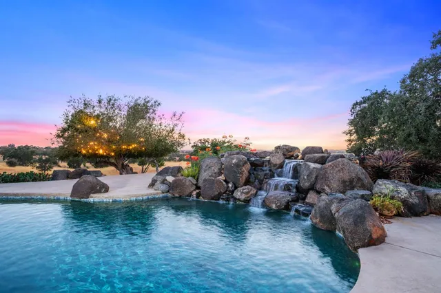 a view of a outdoor space