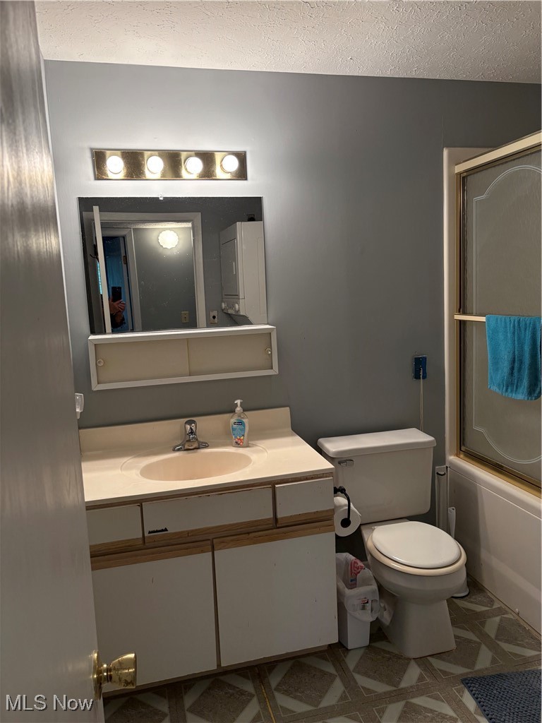 4750 Oak Point Road, Unit 302 Lorain, OH 44053 - Photo 12 of 25 Second bath has jetted tub