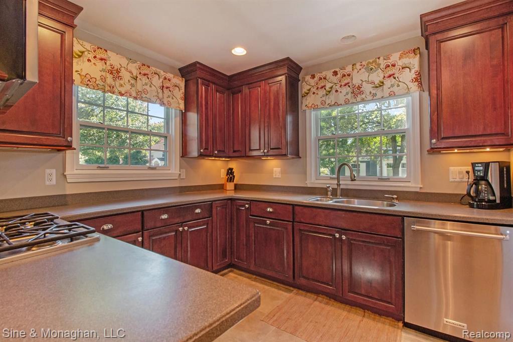 302 Merriweather Road Grosse Pointe Farms, MI 48236 - Photo 6 of 39