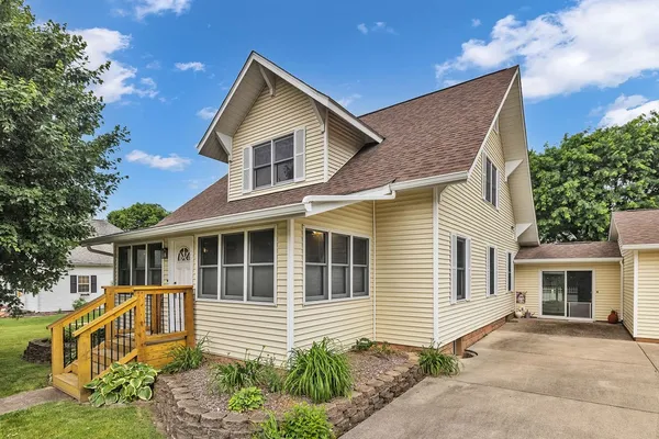 $239,900 | 414 North St John Street, Bethany, IL 61914
