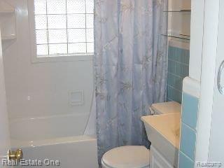 23680 Northline Road Taylor, MI 48180 - Photo 14 of 18 Bathroom