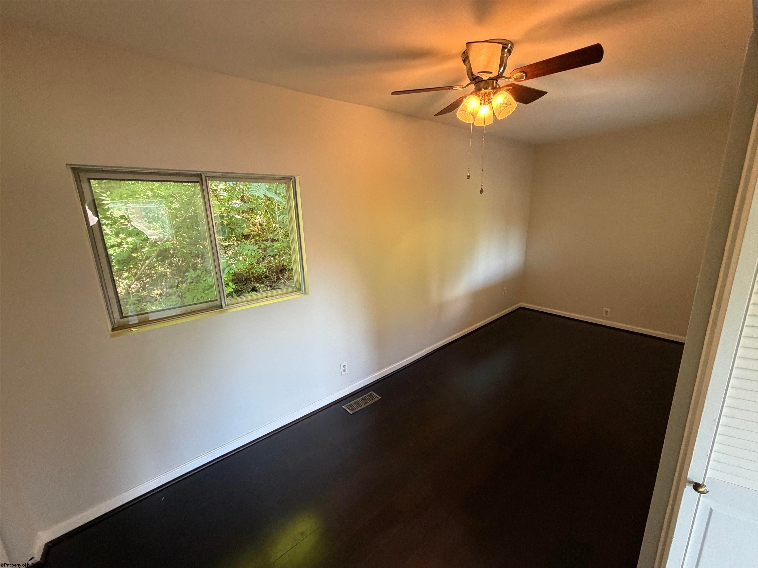 292 Sterling Road Fairmont, WV 26554 - Photo 26 of 34 Gallery Image 26