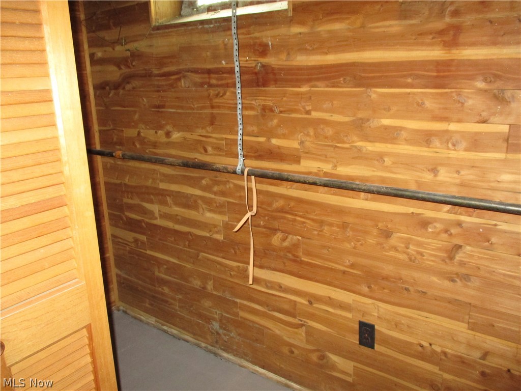 16035 Henley Road Cleveland, OH 44112 - Photo 21 of 25 Cedar closet