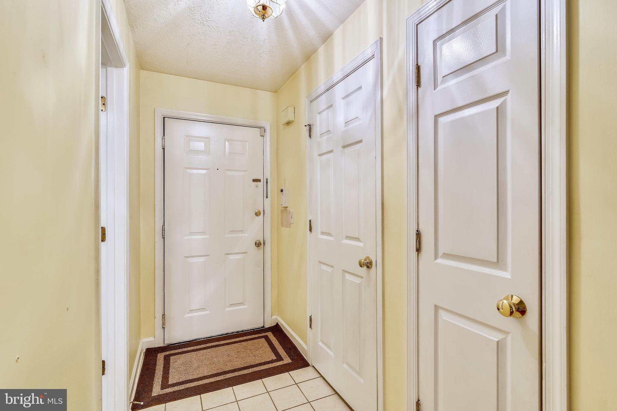 12002 Ridge Knoll Drive, Unit 7 Fairfax, VA 22033 - Photo 19 of 42 Entry Foyer