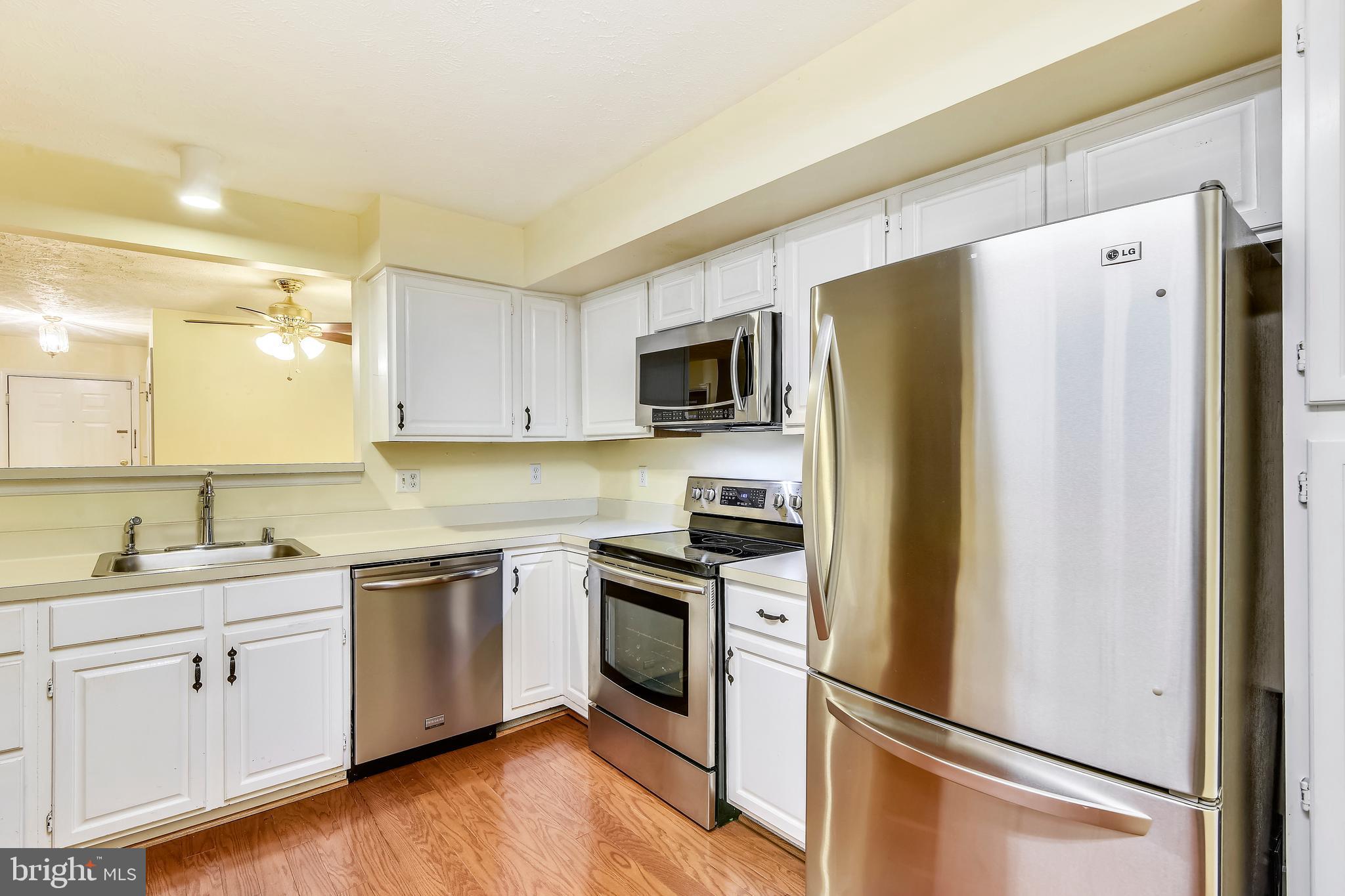 12002 Ridge Knoll Drive, Unit 7 Fairfax, VA 22033 - Photo 4 of 42 Kitchen has Stainless Steel Appliances.